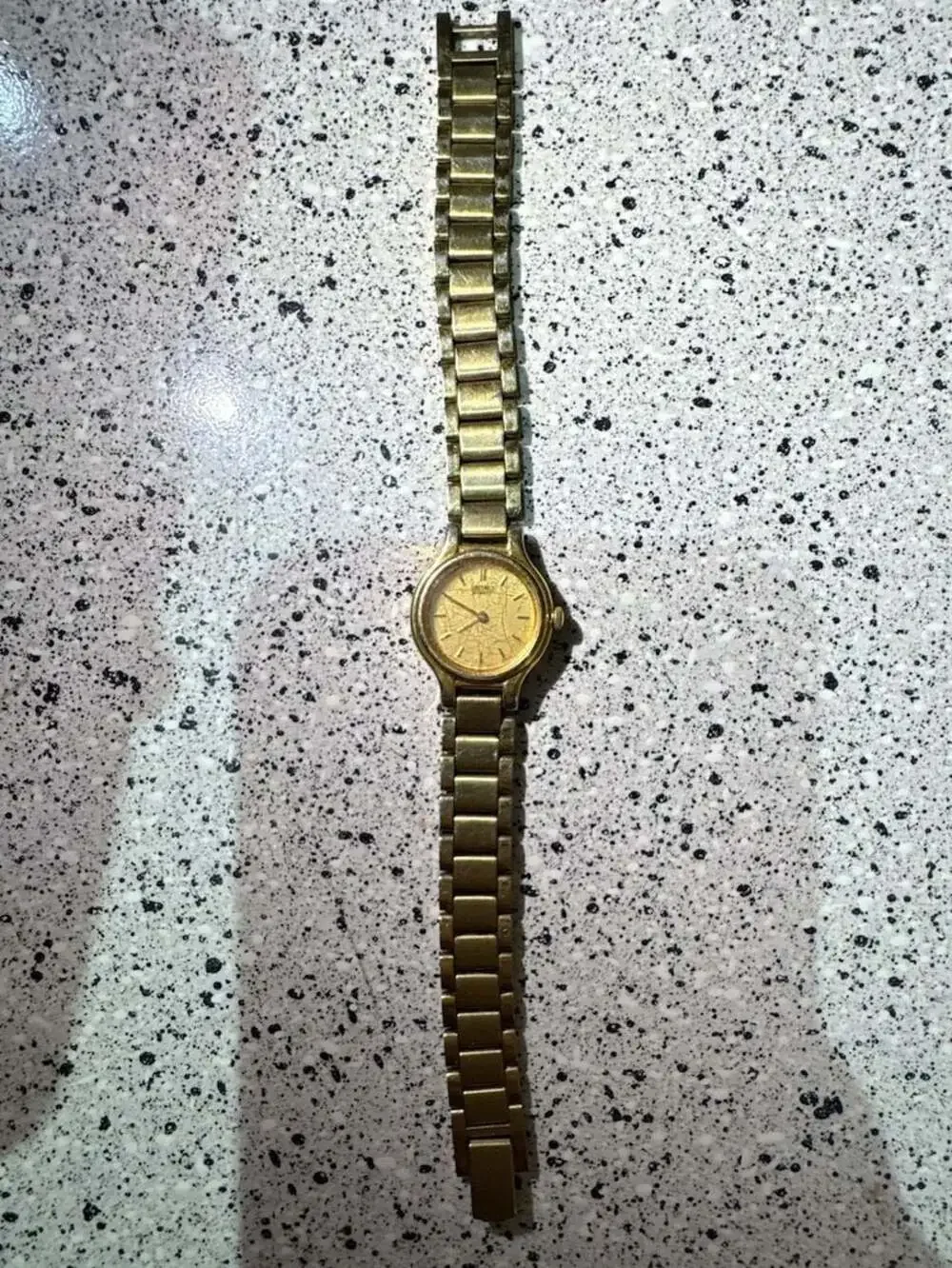 Vintage Seiko Quartz Gold-Tone Ladies Wristwatch with Textured Dial